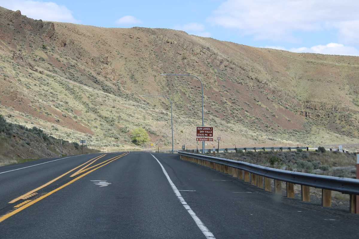 Sun Lakes Dry Falls State Park Grant County coulee full hookups RV camping