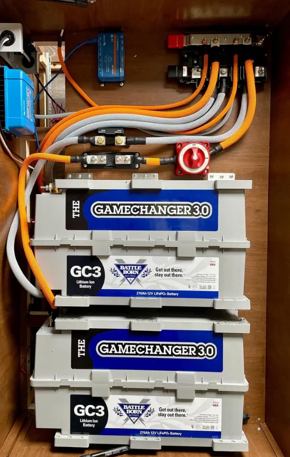 Fluke meter testing converter output to battery bank