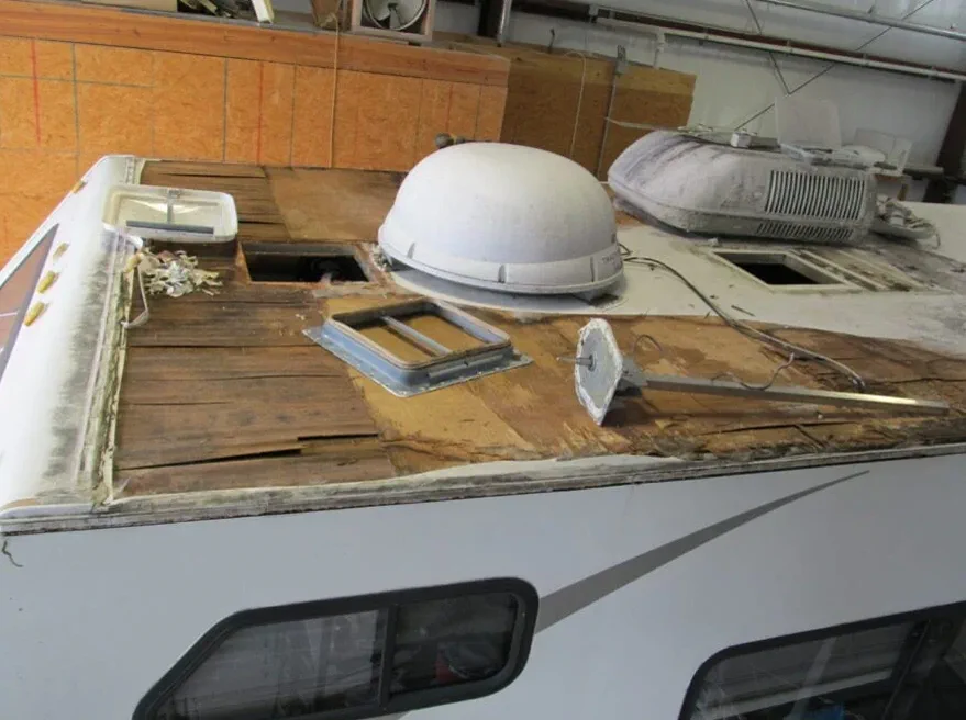 Roof reseal cycle work on a long-stay coach at Key Largo Kampground
